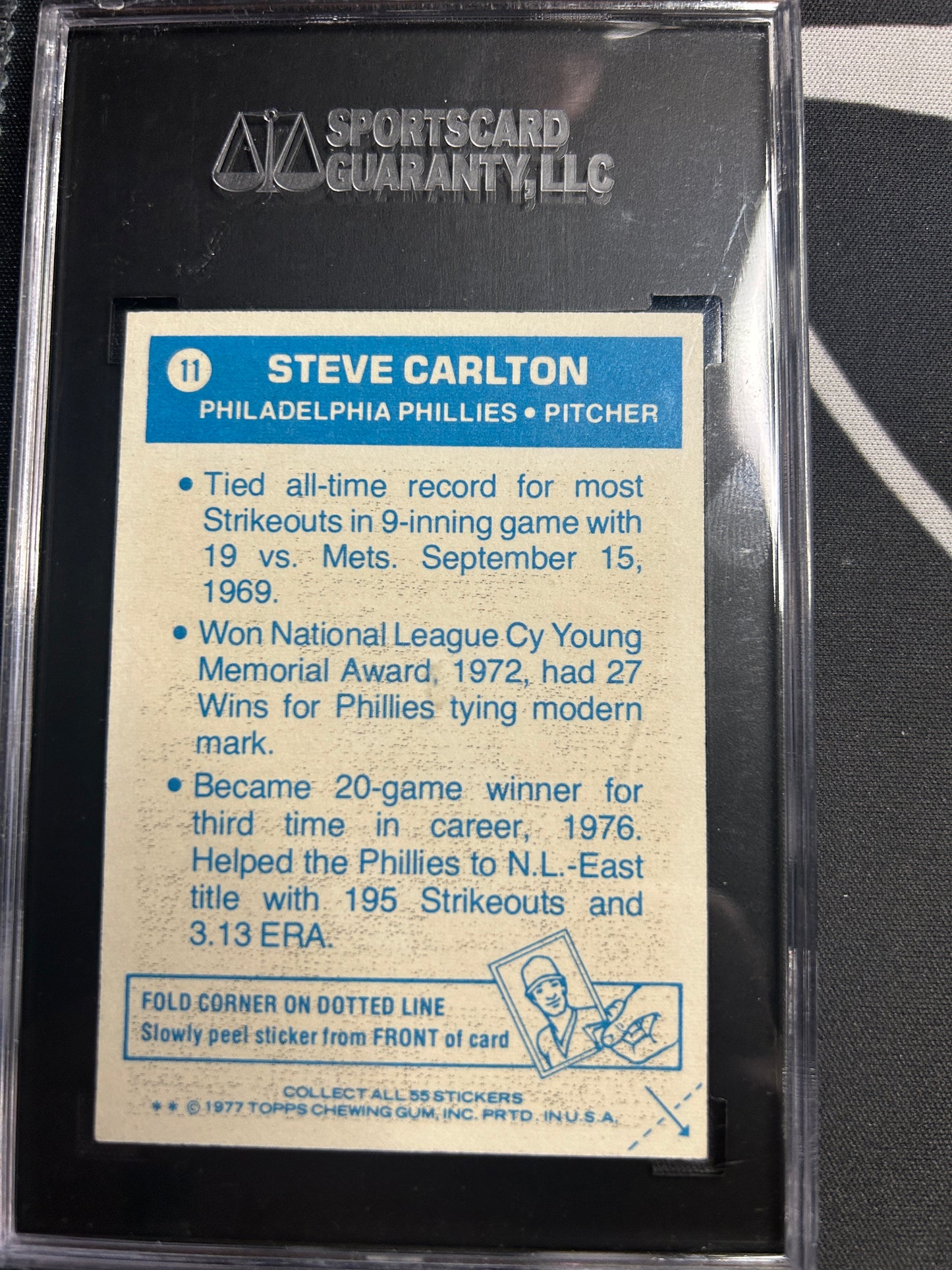 1977 Topps Cloth STEVE CARLTON #11 SGC 8