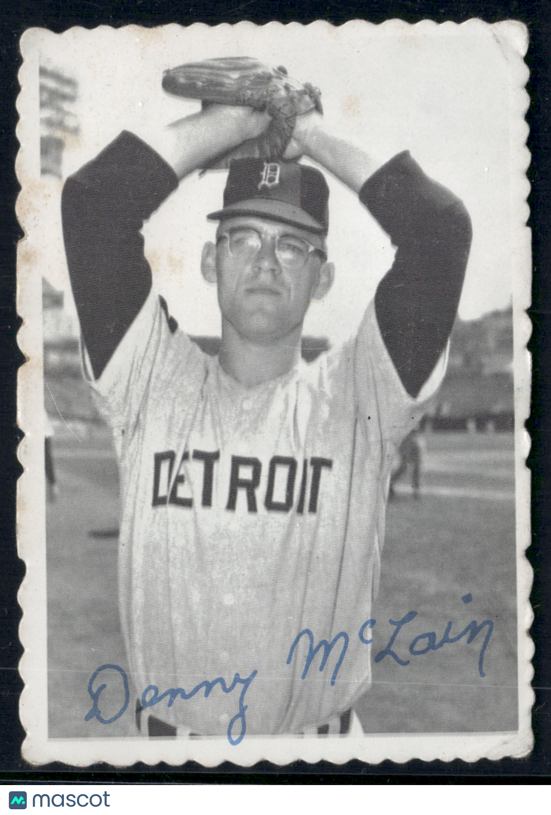 1969 Deckle DENNY MCLAIN #8 Light Scratches Toning (Good-VG)