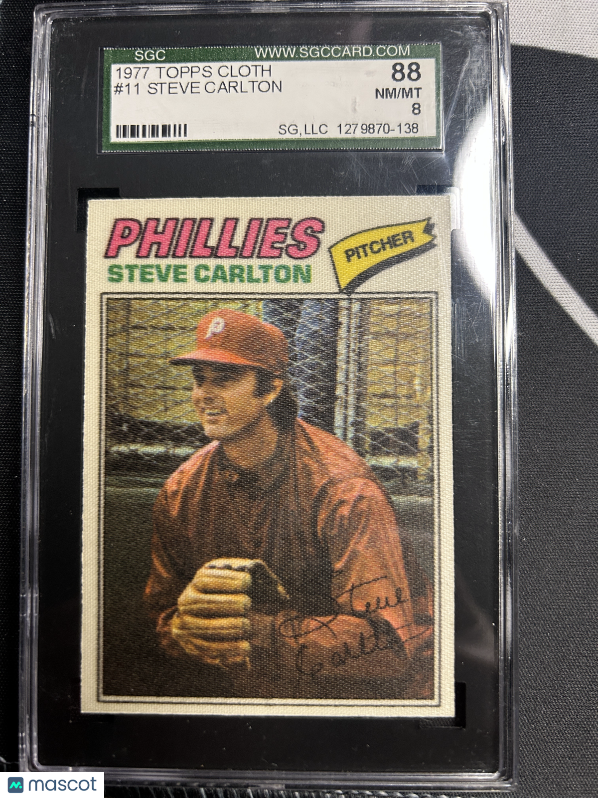 1977 Topps Cloth STEVE CARLTON #11 SGC 8